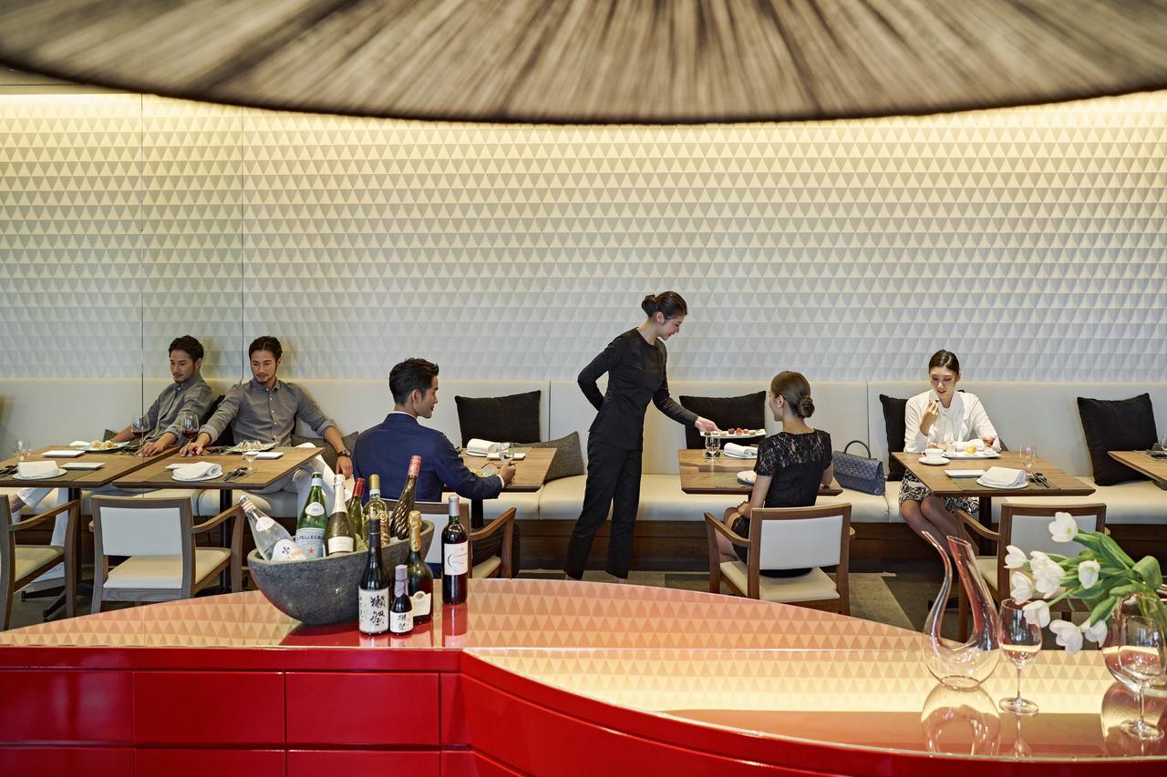 Silks Club Hotel Kaohsiung Exterior photo The Wing at Hong Kong International Airport